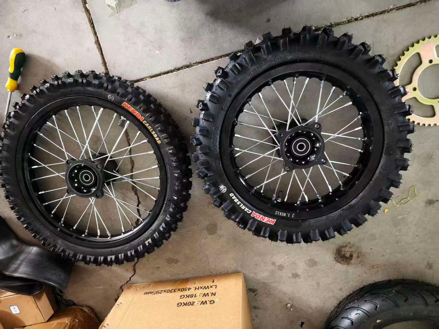 Tuttio Soleil 01 Complete 17/14" PitBike Wheelset.
