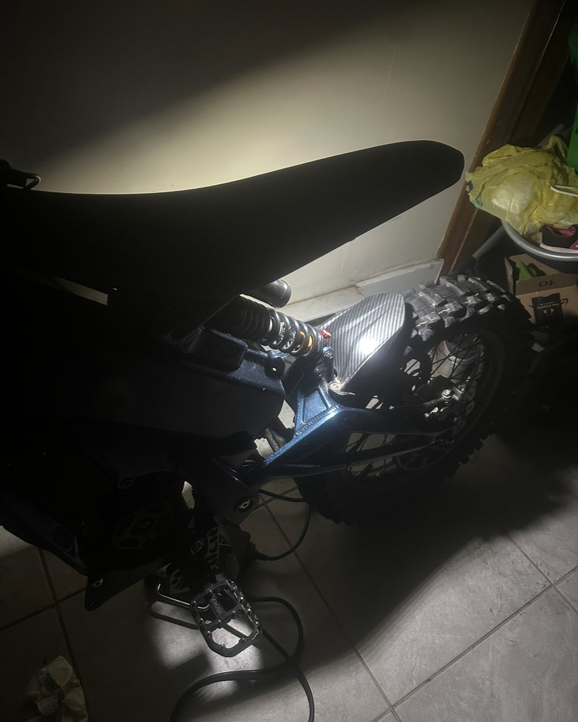 BATTERY POWERED ROCKLIGHT - 1 week ship